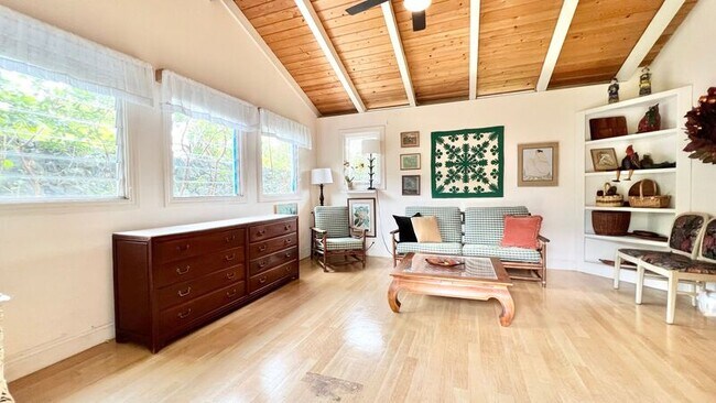 Building Photo - 615 N Kalaheo Ave