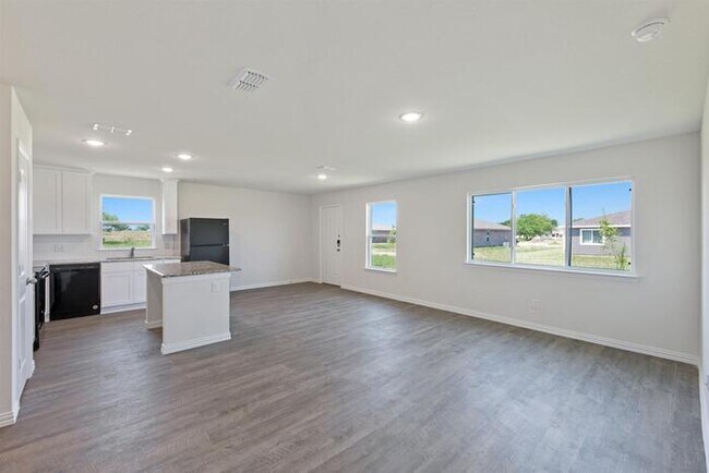 Building Photo - 4521 Circle C Dr