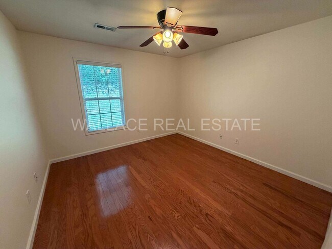 Building Photo - SPACIOUS 3 BEDROOM CONDO IN ANDERSON RIDGE ON GLEASON DRIVE!!