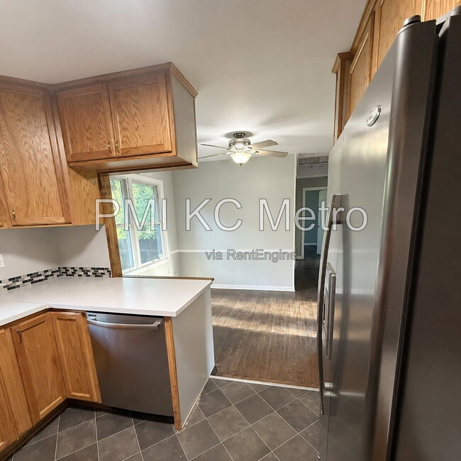 Foto del edificio - 6005 Hedges Ave