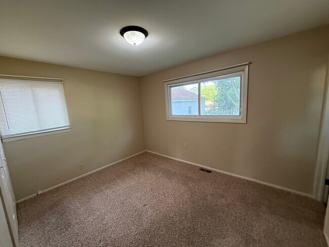 Foto del edificio - 1729 Carlton Ave NE