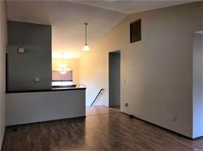 Building Photo - 13840 Crestview Cir NW
