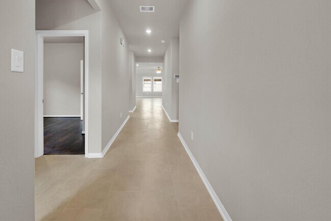 Building Photo - 2421 Bear Crk Dr