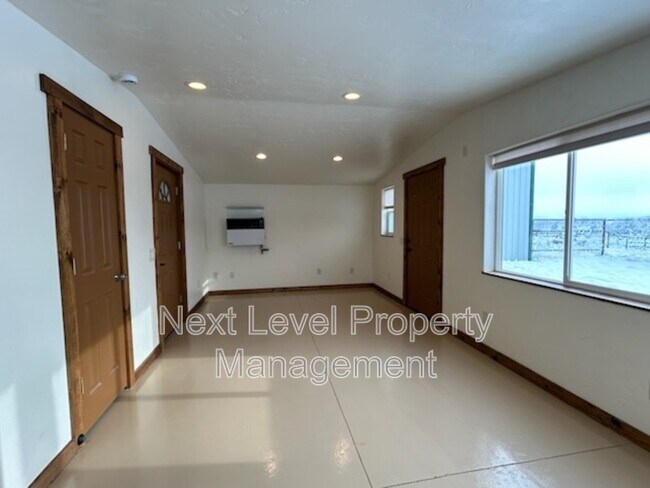 Building Photo - 302 Batavia Ln