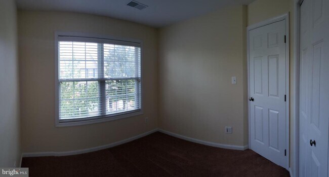 Building Photo - 45 Sire Way
