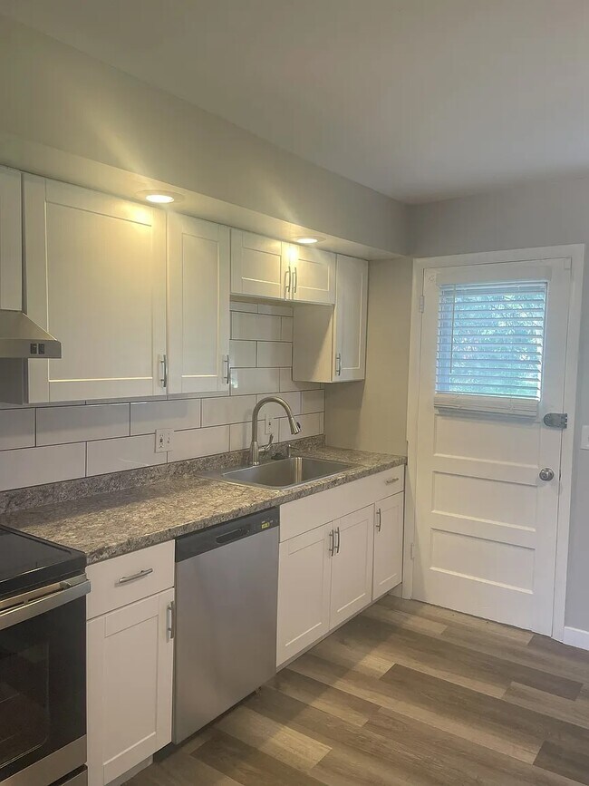 Foto del edificio - 4562 Everett St