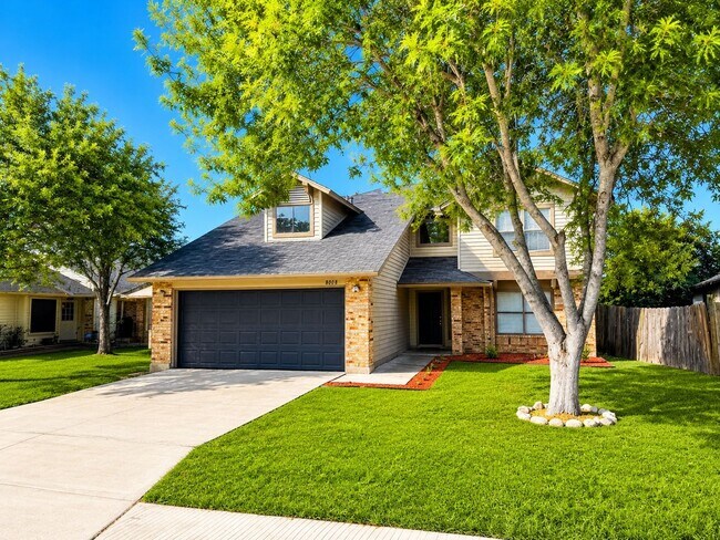 Foto del edificio - Completely updated Ventura beauty with over 2,000 square feet, TWO living areas, and a downstairs...