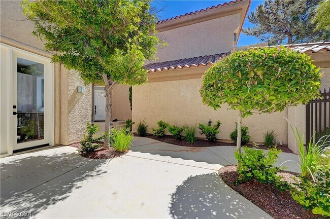 Building Photo - 8080 Castle Pines Ave