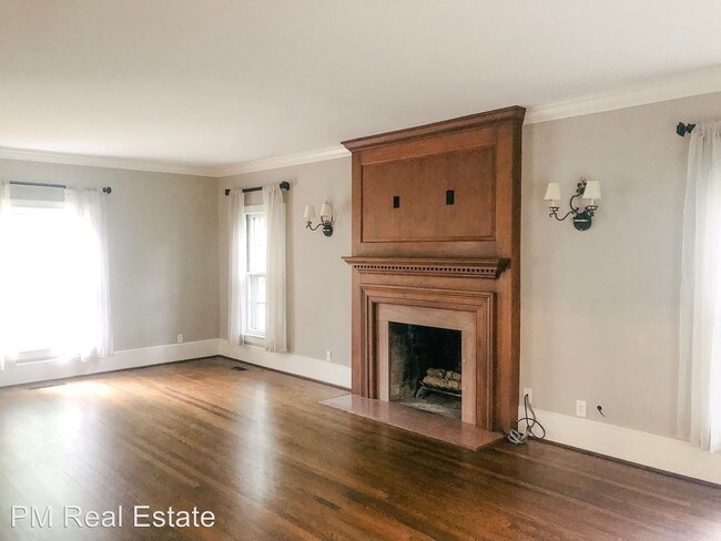 Foto del edificio - 5 br, 4 bath House - 811 Hillcrest Drive- A