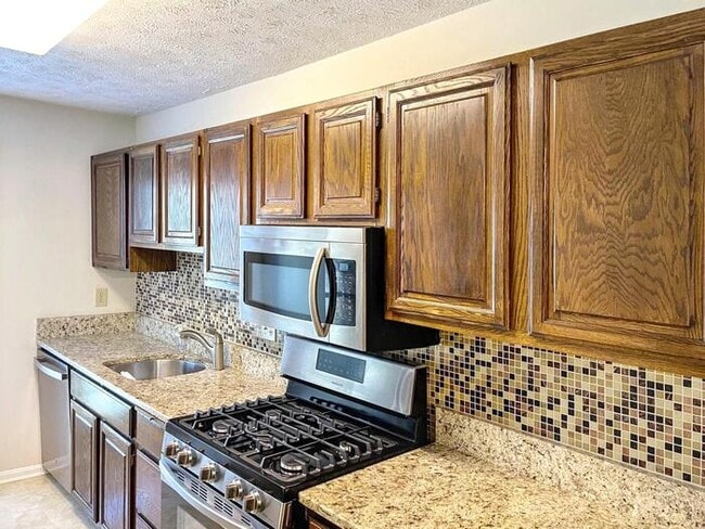 Building Photo - 12044 Cardamom Dr