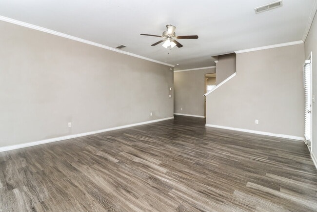 Building Photo - 679 Fieldcrest Dr