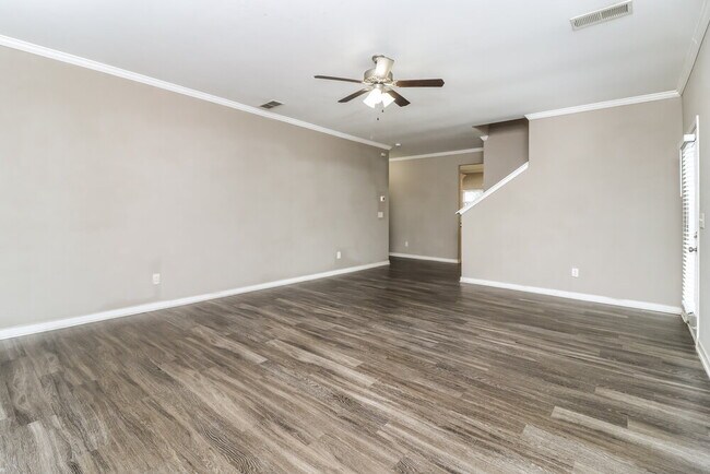 Foto del edificio - 679 Fieldcrest Dr