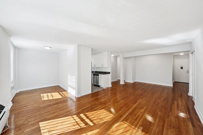 Foto del edificio - 2400 Webb Ave