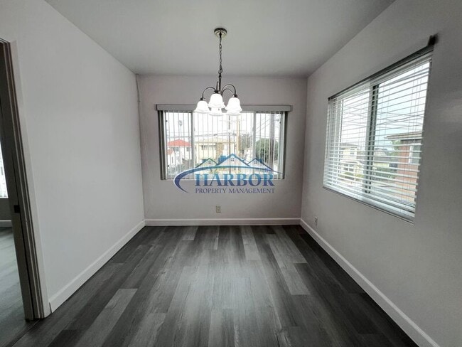 Foto del edificio - 1025 W 25th St