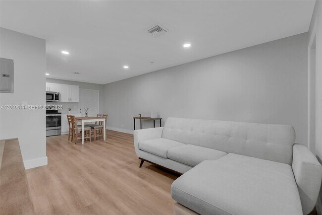 Foto del edificio - 700 NW 18th St