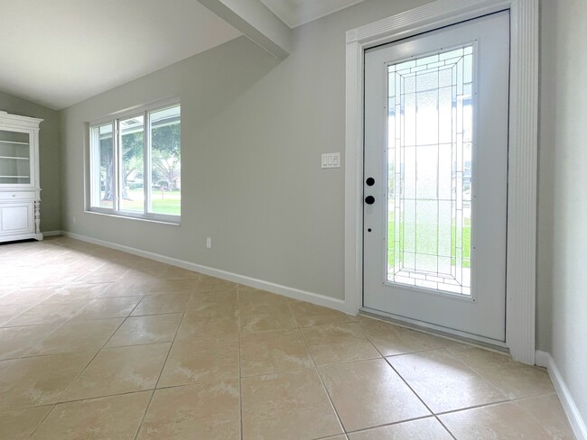 Building Photo - 1155 Summerwood Cir