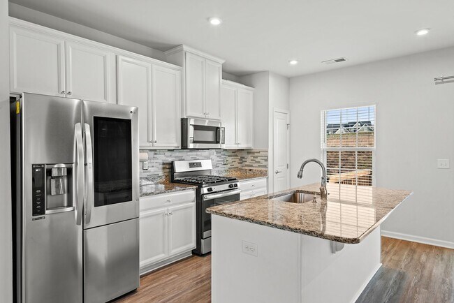 Building Photo - Beautiful Tri-Level Townhome Minutes From ...