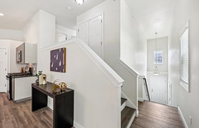 Building Photo - 1110 E Wright St