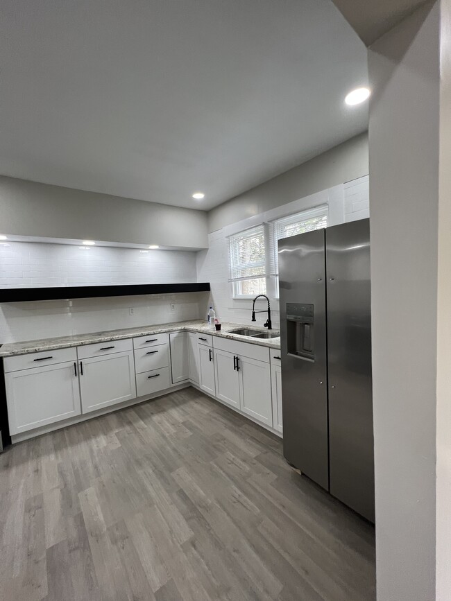 Foto del edificio - 321 E 31st St