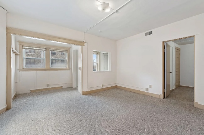 Foto del edificio - 2311 W Wisconsin Ave