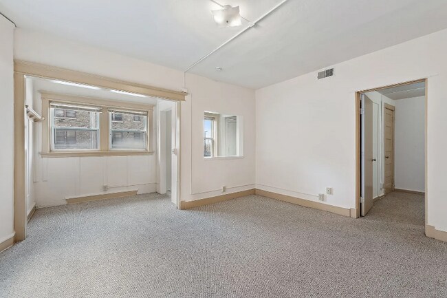 Foto del edificio - 2311 W Wisconsin Ave