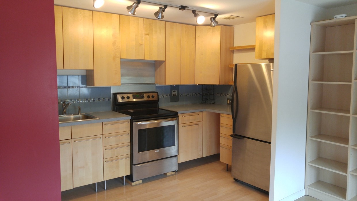 Primary Photo - 843 W 11th Ave