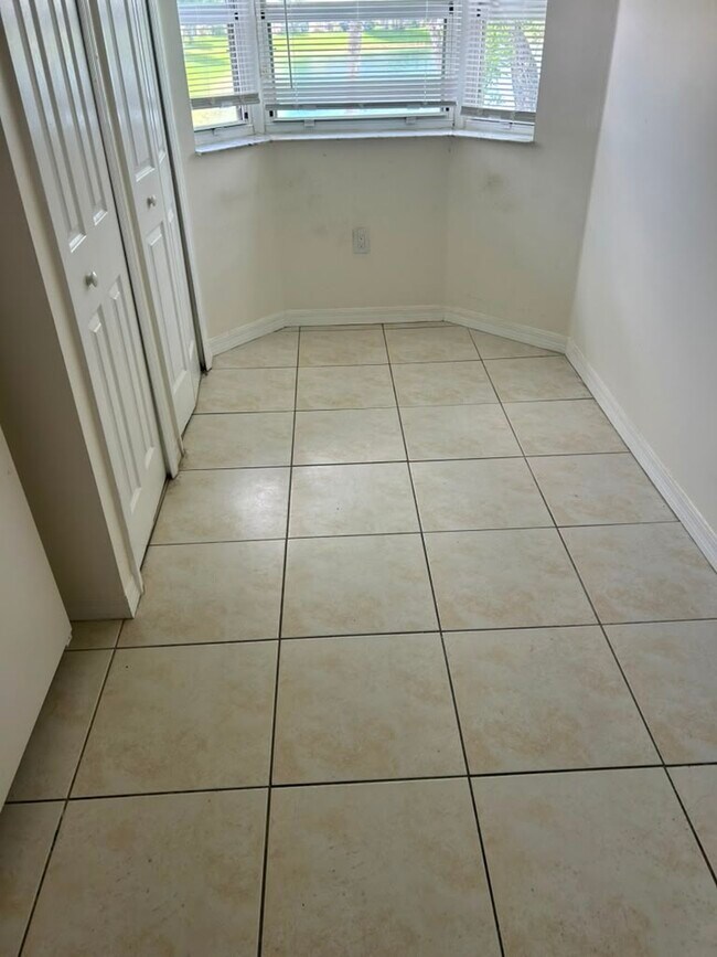 Foto del edificio - 2621 SE 12th Rd