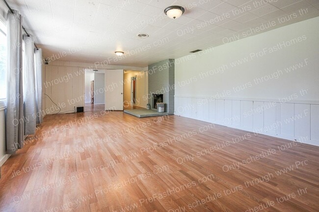 Building Photo - 160 SW Towle Ave