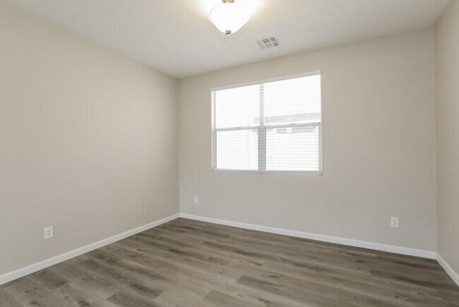 Foto del edificio - 9278 Sterling Hill Ave