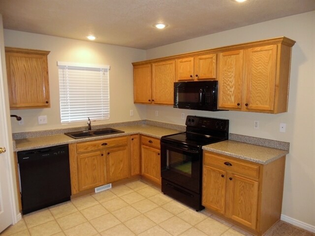 Building Photo - 10522 Cedar Wood Lane