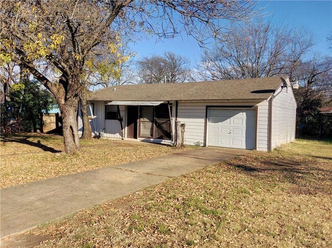 222 N Randolph Dr Dallas Tx 75211 House For Rent In Primary Photo 222 N Randolph Dr