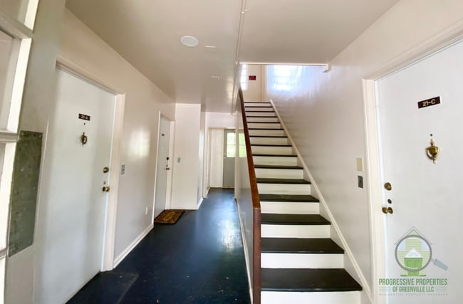 Photo - 100 Lewis Dr House