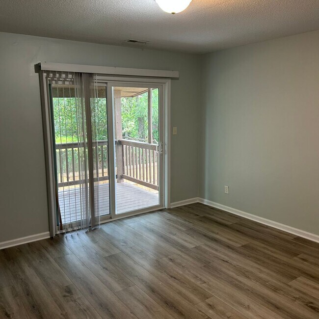 Foto del edificio - 2 Bedroom 1.5 Bathrooms