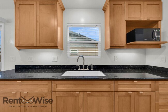 Foto del edificio - 2406 Kehoe Ave