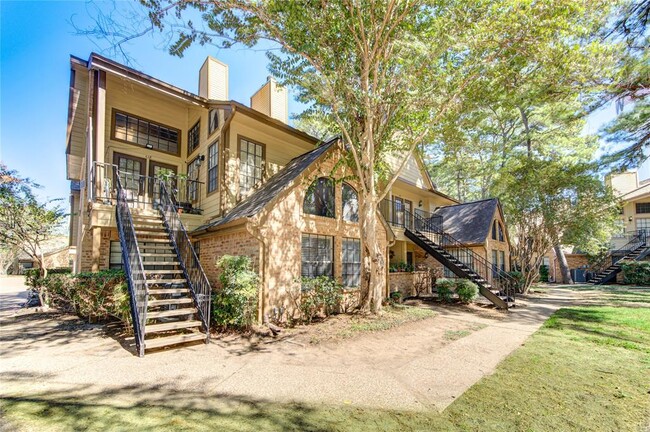 Building Photo - 16800 Sugar Pine Dr