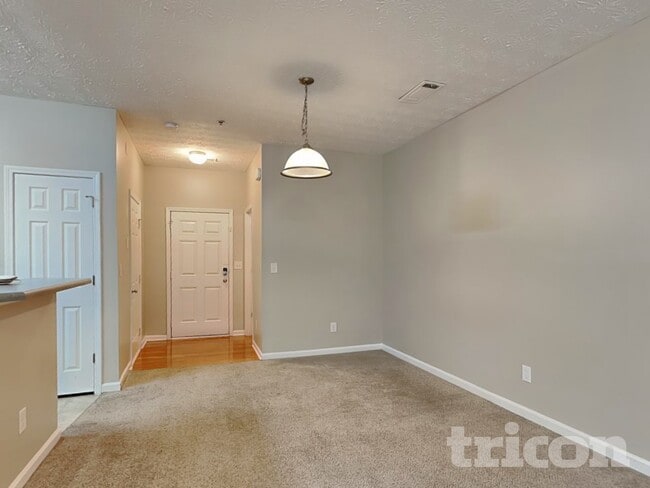 Foto del edificio - 135 Ellis Drive