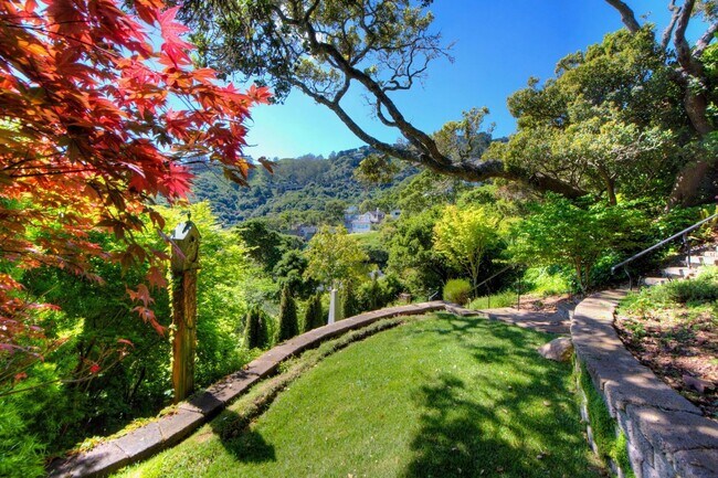 Foto del edificio - Beautiful Sausalito Home w/ Stunning SF Skyline & Bay Views!