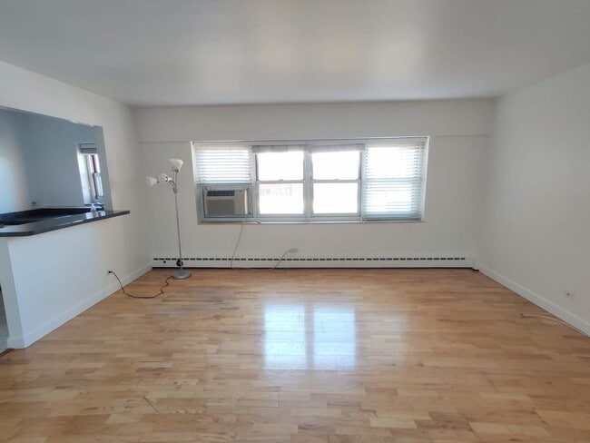 Building Photo - 4950 N Marine Dr