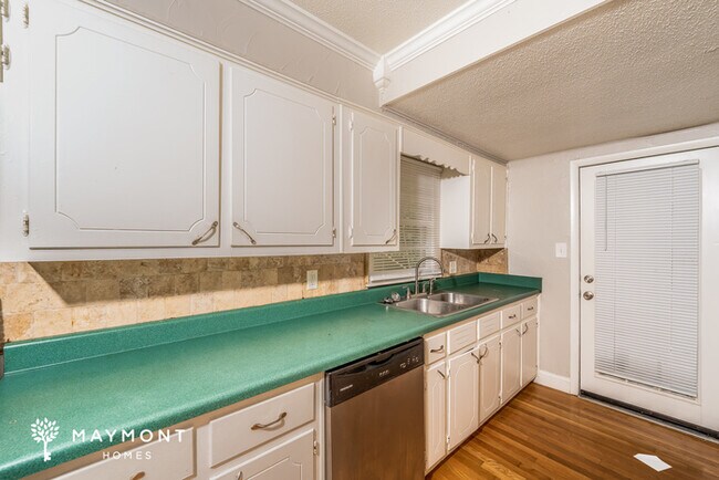 Building Photo - Charming 3 Bedroom Bessemer Home