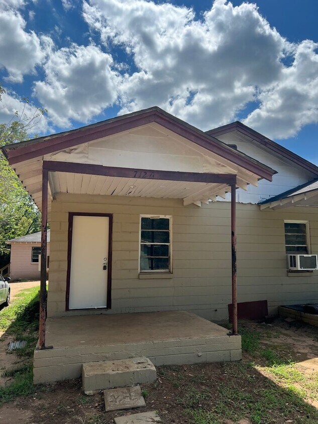 Primary Photo - 712 Burke Avenue