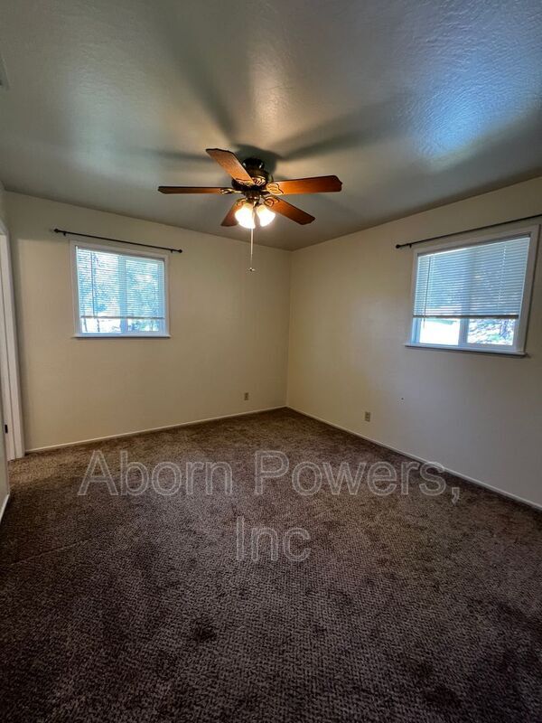 Building Photo - 520 Fowler Ln