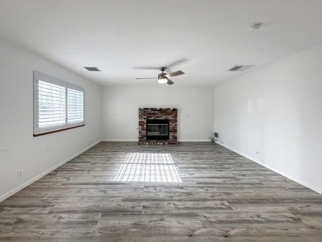 Foto del edificio - 1240 W Mariposa Ave