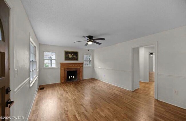 Building Photo - New Listing