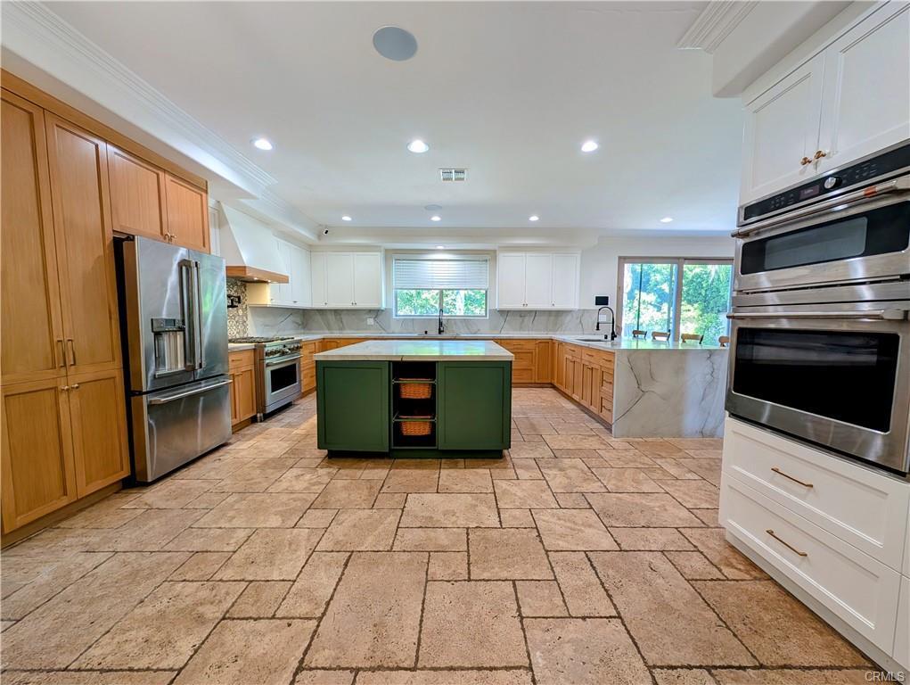 Foto principal - 16659 Addison St