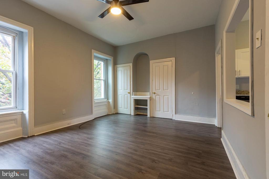 Foto principal - 1735 W Oxford St