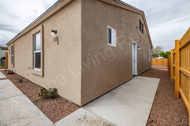 Foto del edificio - 2185 E Butler Ave