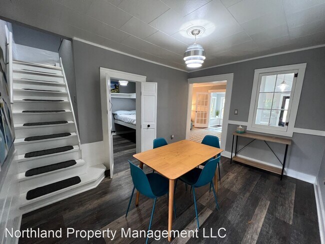 Foto del edificio - 2 br, 1 bath House - 863 E. Eighth St