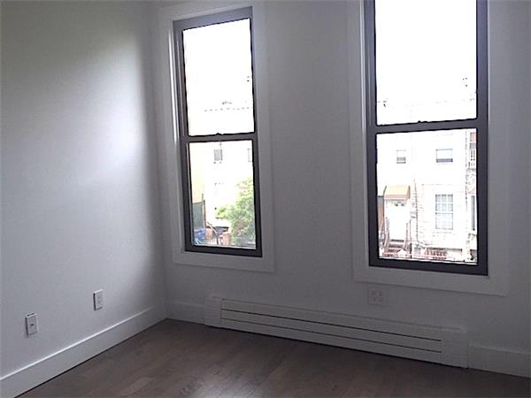 Building Photo - 265 19th St