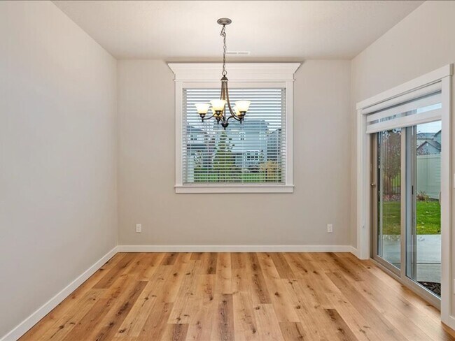 Building Photo - Free September Rent!  Beautiful Newer 4 Be...