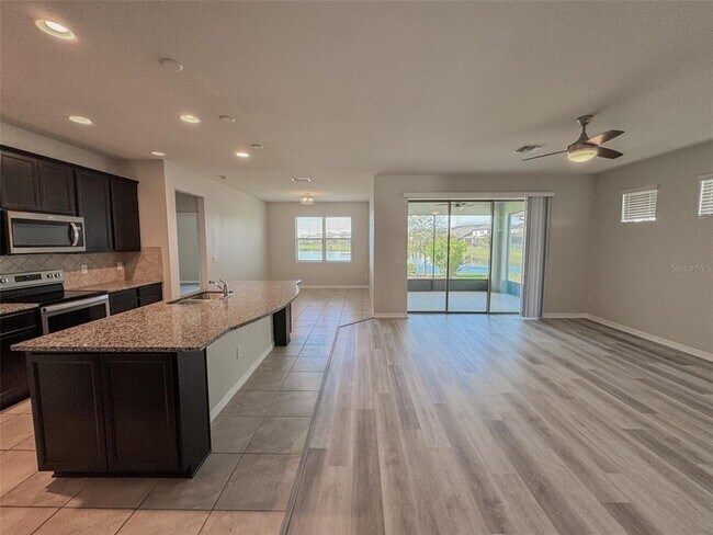 Foto del edificio - 6309 Kevesta Ave